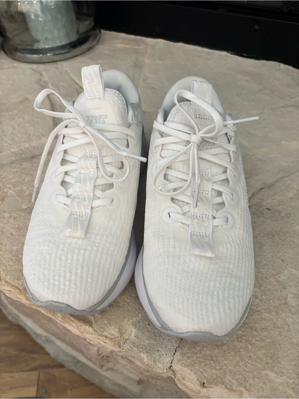 Nike Women’s White motivate walking running shoes NEW